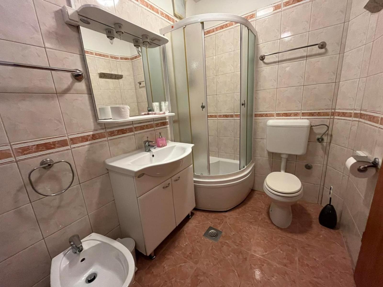 Family Apartments Suzi โรวีน ภายนอก รูปภาพ