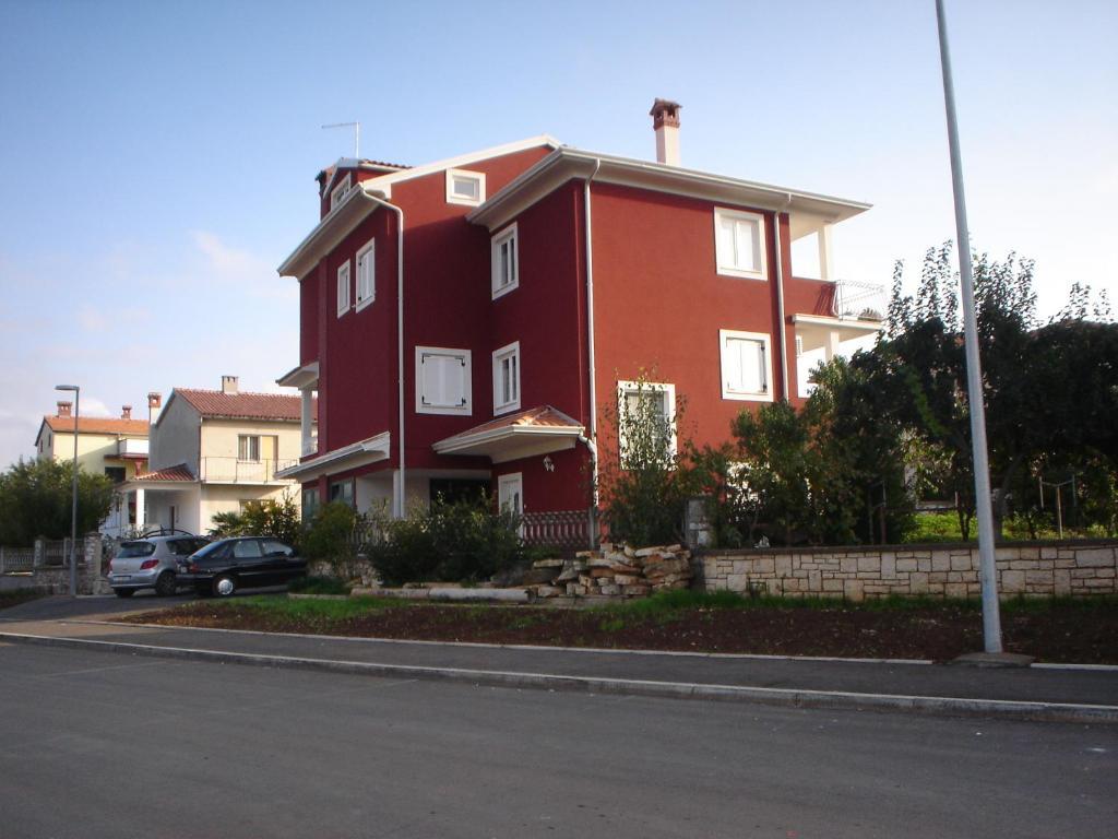 Family Apartments Suzi โรวีน ภายนอก รูปภาพ