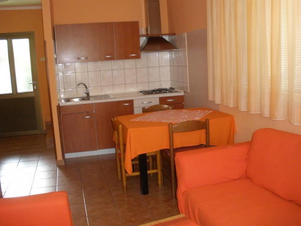 Family Apartments Suzi โรวีน ภายนอก รูปภาพ