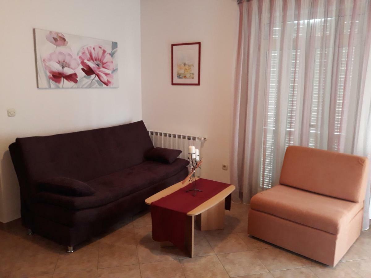 Family Apartments Suzi โรวีน ภายนอก รูปภาพ